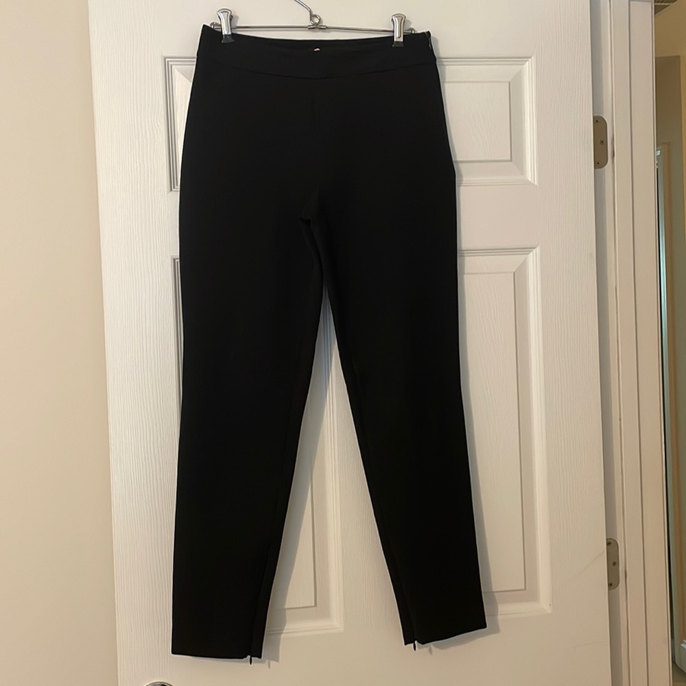 Theory black skinny pant. Full length. Size 6. Fits like a 4. Side zip.